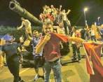 “Y la mayor lección de Turquía es... siempre mantén tu iPhone cargado en caso que necesites frustrar un #golpe” Rimsha Khan @rimshaKhan82