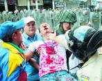 Cinco personas resultaron heridas en enfrentamientos entre manifestantes y los cuerpos de seguridad en San Cristóbal. La marcha contra el chavismo terminó en batalla campal. FOTO reuters