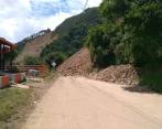 Hasta ayer había paso a un carril en el sector de La Huesera, pero este domingo amaneció la carretera cerrada por el derrumbe. FOTO CORTESÍA