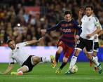 Messi anotó el gol 500 de su carrera en la derrota de su equipo 1-2 ante el Valencia. FOTO AFP