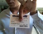 El certificado electoral es entregado por los jurados de votación. FOTO MANUEL SALDARRIAGA