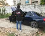 Entre los bienes incautados, resalta un BMW de modelo reciente. FOTO Colprensa.