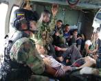 Capturados y heridos fueron evacuados en helicóptero. FOTO CORTESÍA EJÉRCITO