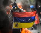 Las protestas en Venezuela se repiten desde hace dos meses y en ellas han muerto 60 personas, en su mayoría opositores al gobierno de Nicolás Maduro. FOTO AFP