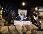 Además de recuperar la carga de café, a los sujetos se les incautaron armas y municiones, según la Policía. FOTO CORTESÍA