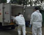 El cadáver fue embalado por los técnicos forenses y conducido al Instituto de Medicina Legal para su identificación. FOTO: archivo.