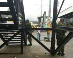 La ciudadanía reportó que varios militares se encontraban este miércoles requiriendo jóvenes sin libreta militar cerca a la Terminal del Norte. FOTO CORTESÍA