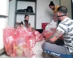 Los jóvenes se encargan de armar los mercados para entregarlos a las familias en Betulia. FOTO CORTESÍA