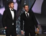 David Benioff y D.B. Weiss en la entrega de los premios Emmy. FOTO: AFP
