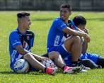 Leonardo Castro y Andrés Felipe Álvarez, delantero y lateral del DIM. En el conjunto de Juan José Peláez ronda el buen ambiente para buscar un cupo en la final de Copa Águila. FOTO Juan Sánchez 