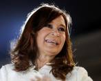 La expresidenta argentina y actual senadora Cristina Fernández llegó este martes a los tribunales federales de Buenos Aires para el comienzo del primer juicio en su contra por supuesta corrupción. Foto: Reuters