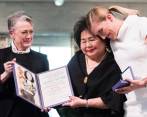 Entre los asistentes a la ceremonia que sobrevivieron a bombardeos nucleares figuraba Setsuko Thurlow, que recibió el Nobel en nombre de la ICAN junto a Fihn. FOTO REUTERS