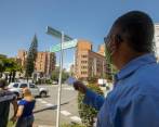 Difícilmente una persona que por primera vez busque una dirección logra hallarla sin que otros ciudadanos lo ayuden o lo orienten. Se busca corregir esta dificultad en la comuna. FOTO Camilo suárez