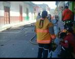 Los bomberos de Amalfi conjuraron el incendio, que no dejó víctimas en el penal. FOTO CORTESÍA