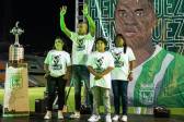 El samario, capitán del equipo durante la época más gloriosa en la institución, llegó acompañado por su mamá, esposa e hijo, mientras los cánticos desde la tribuna sur, que se llenó en su totalidad, no cesaban. FOTO: Carlos Alberto Velásquez