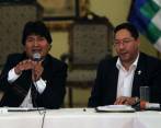 El expresidente Evo Morales, en compañía del exministro de Economía, Luis Arce (derecha). FOTO: tomada del sitio web oficial del Ministerio de Economía de Bolivia.