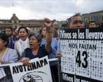 Los familiares de los estudiantes no creen en esa versión e insisten en que las autoridades busquen a los jóvenes con vida. FOTO Reuters