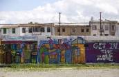 Un muro que marca el límite de la zona de amortiguación de las Naciones Unidas se ve desde la zona chipriota griega en el centro de Nicosia. Imagen tomada el 10 de marzo 2014. FOTO REUTERS