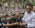 El alcalde de Medellín, Federico Gutiérrez, en su recorrido por el Parque Berrio, el pasado 29 de febrero. FOTO Robinson Sáenz Vargas 