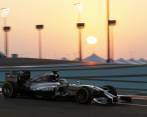 En el combate entre los dos monoplazas de Mercedes para ganar el Mundial, Hamilton comenzó a marcar territorio desde el principio. FOTO REUTERS