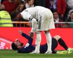 Este fue el momento en el que Messi se queja del golpe que le propinó Ramos. FOTO: REUTERS