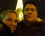 La colombiana Loraine Lederman y su esposo en París. FOTO CORTESÍA