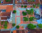 La fuente de la Garza (a la derecha en la imagen) continúa como figura emblemática dentro de la restaurada Plaza Mayor Simón Bolívar de Santa Fe de Antioquia. FOTO Cortesía Augusto Hernández
