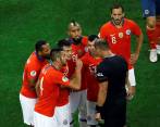 El Var anula el primer gol de Chile y el partido continúa 0-0. FOTO EFE