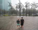Irma se debilita pero sigue golpeando Florida