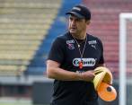 El técnico Aldo Bobadilla regresará a Paraguay en un vuelo humanitario. FOTO JULIO CÉSAR HERRERA