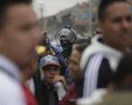 En la primera jornada del paro de conductores, las autoridades reportaron cuatro personas heridas en medio de disturbios, así como 67 vehículos que fueron atacados por vándalos. FOTO Colprensa