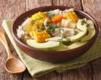 No solo el ajiaco (foto) o la bandeja paisa hacen parte de la comida tradicional. Hay otros alimentos locales con los que se hacen preparaciones que hablan de la identidad. FOTO sstock