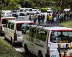 Conductores y propietarios de busetas de transporte escolar han realizado protestas para exigir soluciones o ayudas. FOTO JAIME PÉREZ