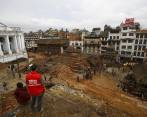 En Nepal continúan las labores de rescate de las víctimas que dejó el fatal terremoto. FOTO REUTERS. 