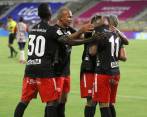 Después de 184 días sin competición, a ambos equipos se les vio, por diferentes pasajes del partido, faltos de agilidad. América de Cali dio un paso importante para consagrarse campeón de la Superliga, al vencer este martes, como visitante, 1-2 al Junior en el primer duelo de la final del certamen. Foto: Dimayor
