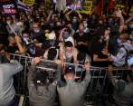 Los manifestantes que piden la renuncia de Netanyahu protagonizaron fuertes enfrentamientos con las autoridades. FOTO EFE
