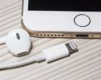 Apple eliminó el puerto Jack de 3.5 mm y ahora los auriculares se conectan por medio del puerto Lightining. FOTO Edwin Bustamante