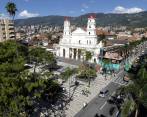 Parque principal de Envigado. FOTO JAIME PÉREZ.