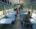 Interior del vagón azul de Tren de Papel. Hoy existen cuatro estaciones de computadores. El año pasado, según la BPP, este espacio fue visitado por 17.000 personas. FOTO manuel saldarriaga 