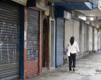 La implementación de la nueva rotación del pico y cédula también influyó para ver calles más vacías. En algunas plazas y parques hubo jornadas de aseo y desinfección. FOTO JAIME PÉREZ