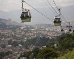 Desde la estación Villa Sierra, al extremo oriente, se observa la ciudad, una urbe que avanza en el mejoramiento de la movilidad. Ahorrará más de 15 minutos el viaje al Centro. FOTO Edwin bustamante