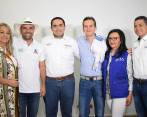 Andrés Guerra y Alfredo Ramos con dirigentes de Mira. FOTO Colprensa