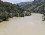 El caudal del Cauca disminuyó al 20 % de su promedio histórico tras el cierre de la segunda compuerta de captación de Hidroituango, realizado el pasado 5 de febrero. FOTO MANUEL SALDARRIAGA