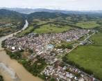 Panorámicas aéreas del municipio de Tarazá, en el Norte de Antioquia y de la vía que comunica a Medellín con la Costa Atlántica a su paso por el pueblo. FOTO: Archivo Esteban Vanegas. 