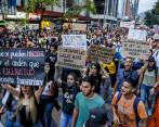 El miércoles hubo marchas por varios sectores de la ciudad, entre ellos la avenida Oriental. FOTO JAIME PÉREZ