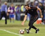 Al técnico argentino Luis Zubeldía no le salió el plan de juego en Ecuador y buscará fórmulas para lo que viene. FOTO AFP 