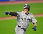 Giovanny Urshela celebra su cuadrangular con bases llenas ante Indios de Cleveland en la postemporada. Foto AFP