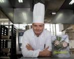 Con el libro Técnicas profesionales de cocina colombiana, el bogotano Carlos Gaviria busca que nos apropiemos de la gastronomía de nuestro país. FOTO CORTESÍA