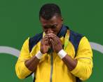 Con lagrimas recibió Figueroa su medalla de oro. FOTO AFP