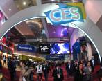 Los asistentes caminan por el Centro de Convenciones de Las Vegas el 10 de enero de 2020 en el último día del 2020 Consumer Electronics Show (CES) en Las Vegas, Nevada. (Foto por Robyn Beck / AFP) US-IT-LIFESTYLE-CES